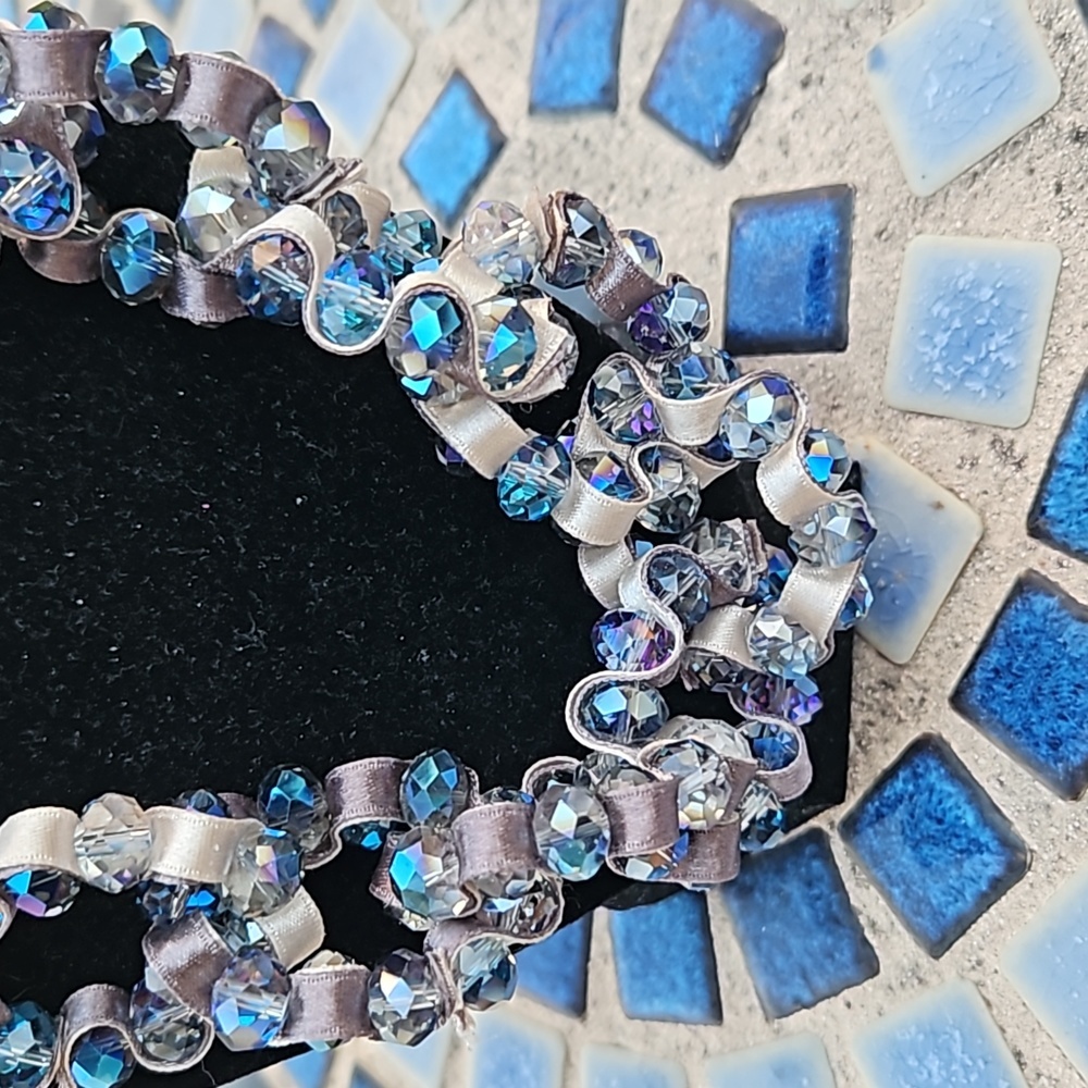 Silvertone Gray Ribbon Entwined With Blue Aurora Borelis Beads Necklace - Picture 2 of 4